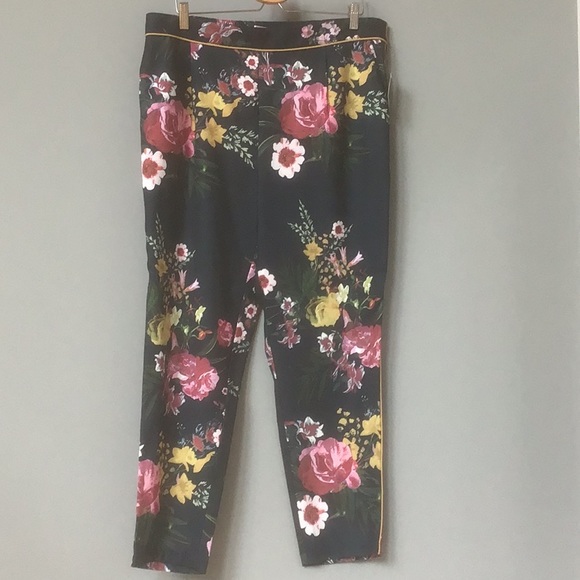 Simons Contemporaine navy with flower print jogger style pants, size XL. - Picture 1 of 5